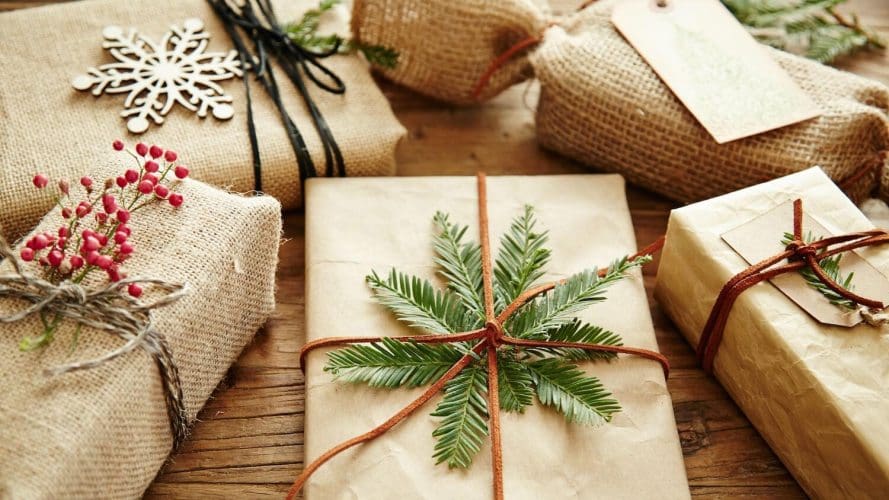 Conjunto de regalos navideños
