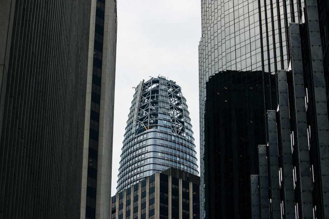 Edificios modernos y rascacielos en la ciudad.